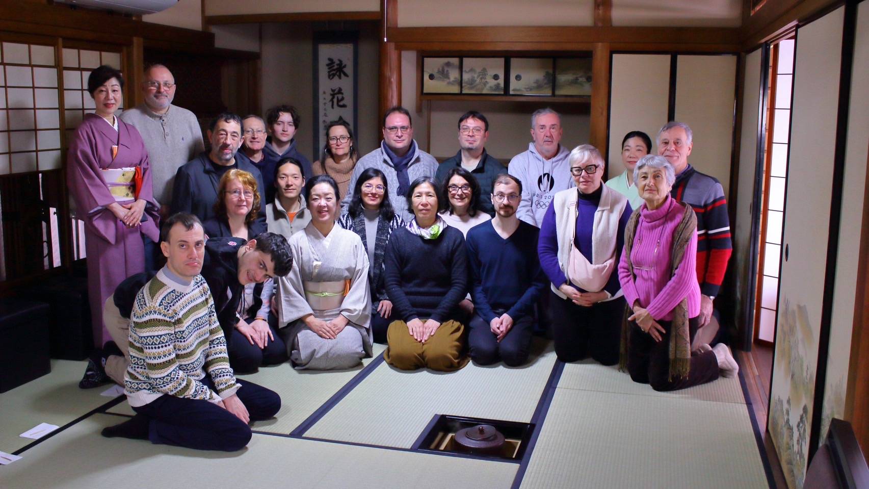 茶道体験の様子 - グループ写真